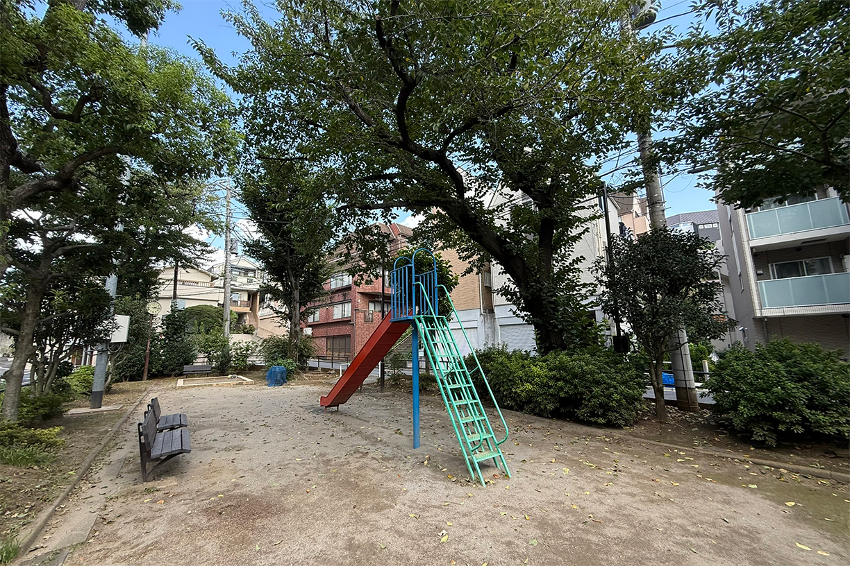成増二丁目児童遊園 徒歩約2分(約100m)